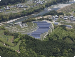 9000枚の太陽光パネル